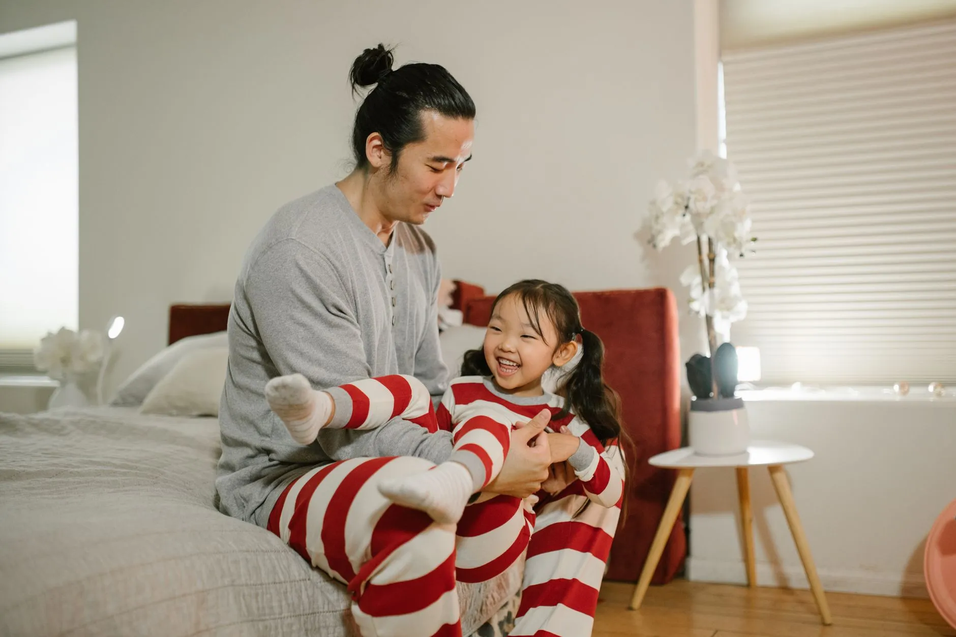 Parent and child sitting together calmly on a sofa, having a gentle conversation