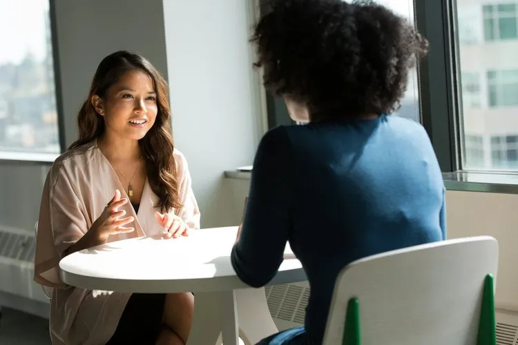 Therapist and client in a collaborative online CBT session