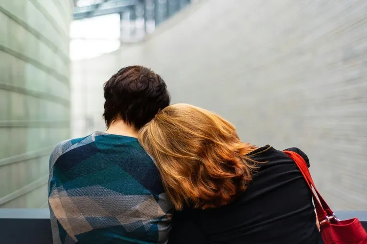 Psychologist providing specialist online trauma therapy
